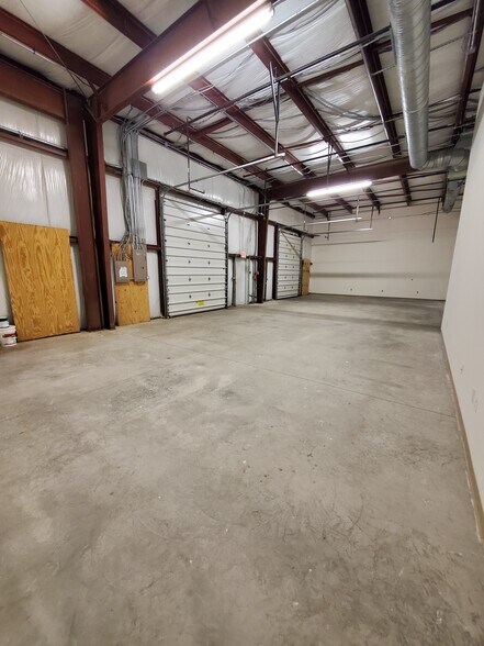 More Photos Of 3619 Richmond Hwy, Stafford Light Distribution For Sale