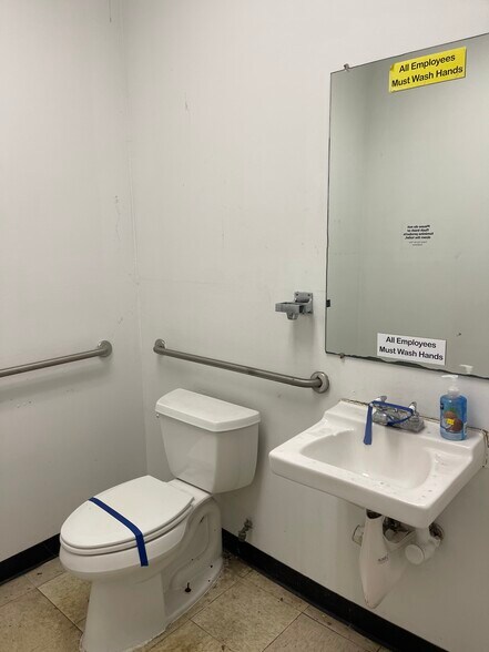 More Photos Of 35 Arnold Ln, Bloomfield Freestanding For Sale