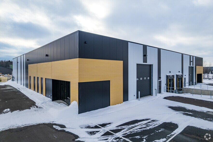 More Photos Of 210 Rue Bonin, Acton Vale Service For Lease