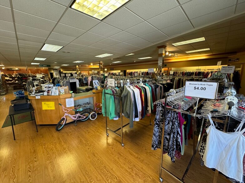 More Photos Of 1050 Leonard St Ne, Grand Rapids General Retail For Sale