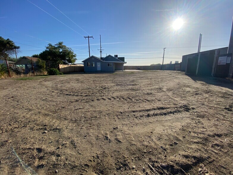 More Photos Of 1679 S O St, Tulare Light Manufacturing For Lease