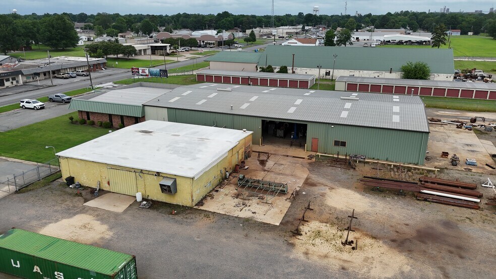 More Photos Of 2015 S Main St, Stuttgart Warehouse For Sale