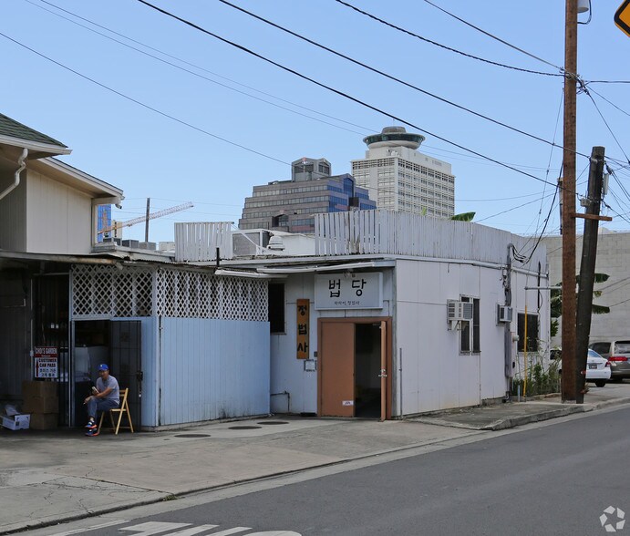 More Photos Of 1303 Rycroft St, Honolulu Restaurant For Sale