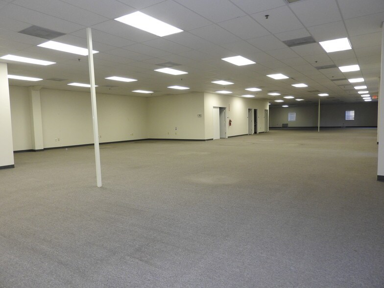 More Photos Of 437-481 W Ardice Ave, Eustis Office For Lease