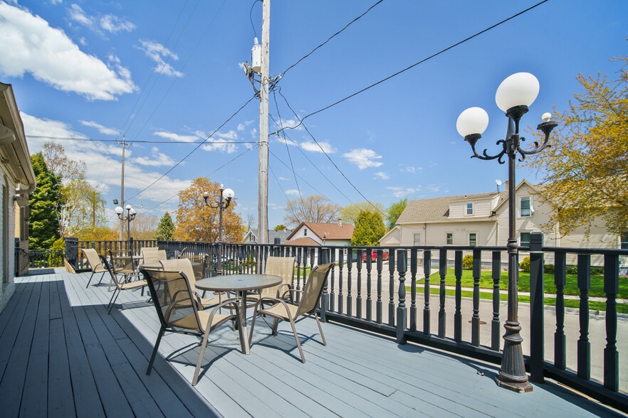 More Photos Of 2204 Washington St, Manitowoc General Retail For Sale