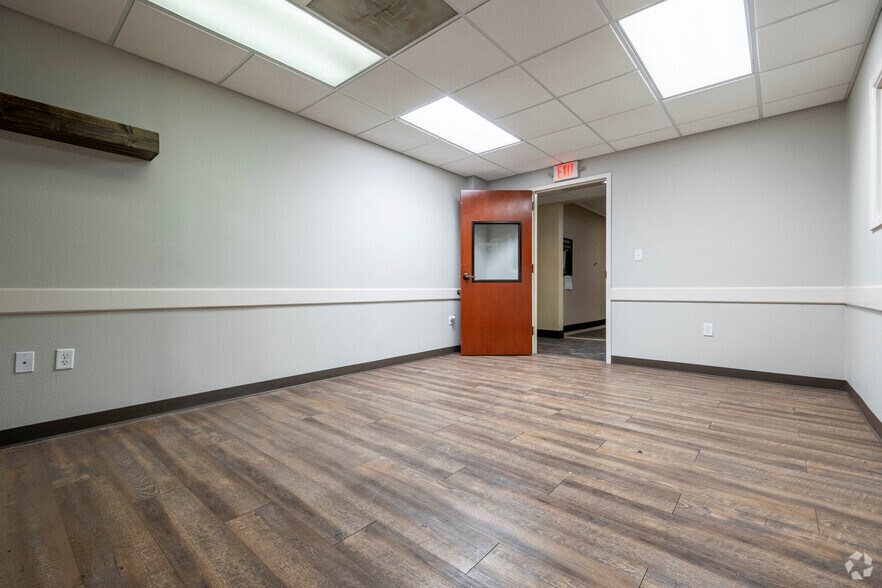 More Photos Of 2424 50th St, Lubbock Medical For Sale