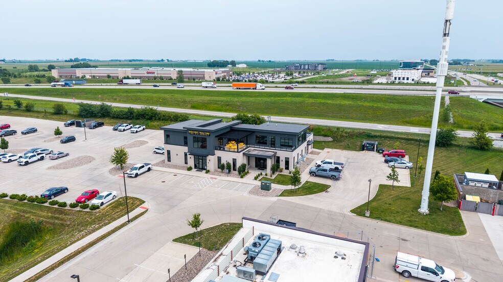 More Photos Of 3607 NE Otterview Cir, Ankeny Office For Lease
