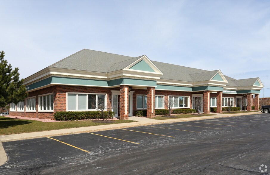 More Photos Of 3 S Greenleaf Ave, Gurnee Unknown For Lease