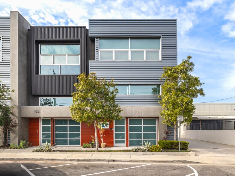 More Photos Of 215-237 California St, El Segundo Loft Creative Space For Lease