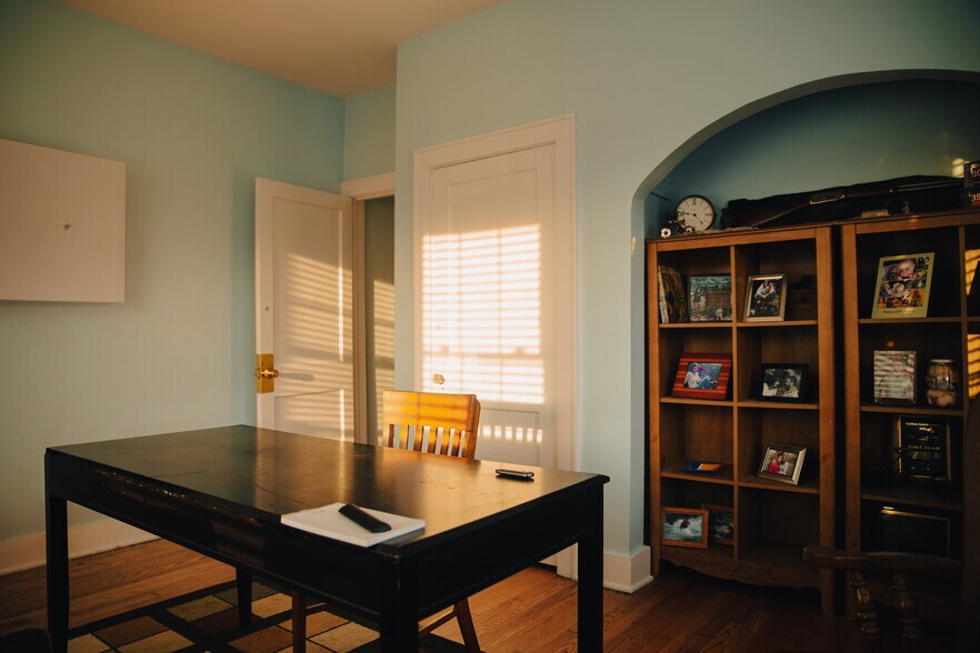 More Photos Of 355 N College Ave, Fayetteville Office For Sale