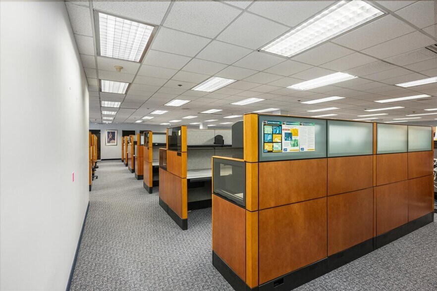 More Photos Of 7001 Jewel Lake Rd, Anchorage Office For Sale