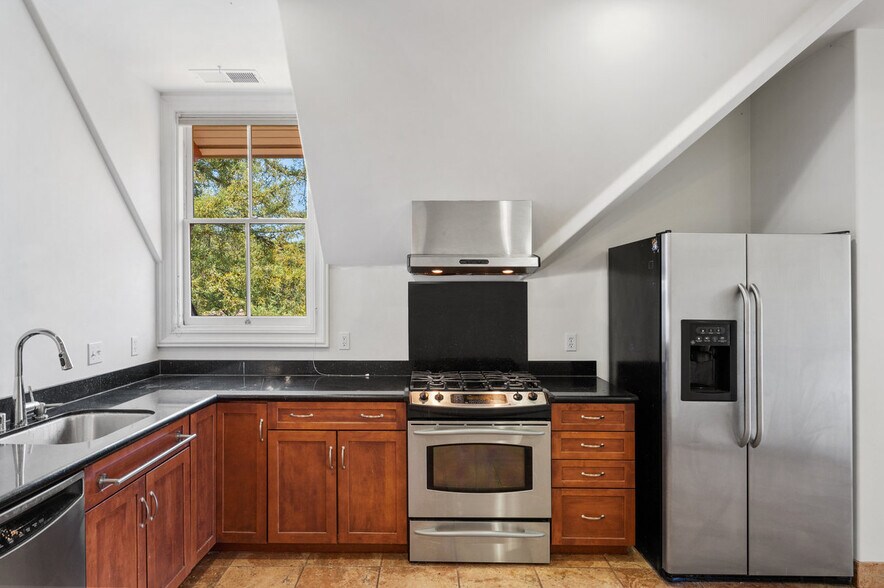 More Photos Of 333 G St, San Rafael Apartments For Sale