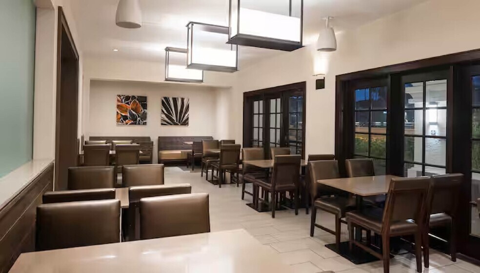 More Photos Of 74-700 Highway 111, Palm Desert Hotel For Lease