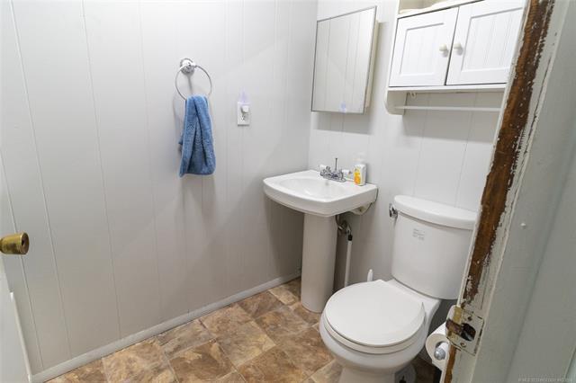 More Photos Of 1631 US HWY 69 Hwy, Mcalester Storefront Retail Office For Sale