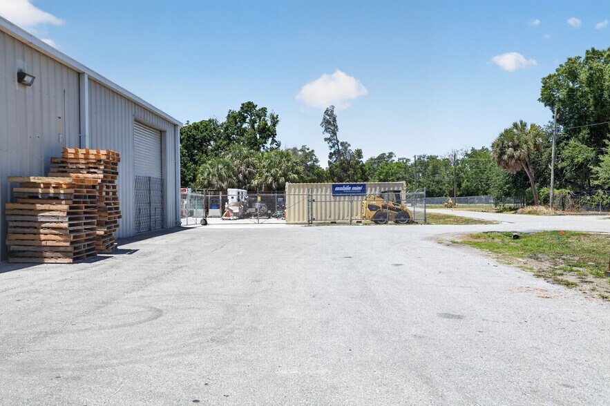 More Photos Of 5100 W Grace St, Tampa Manufacturing For Lease