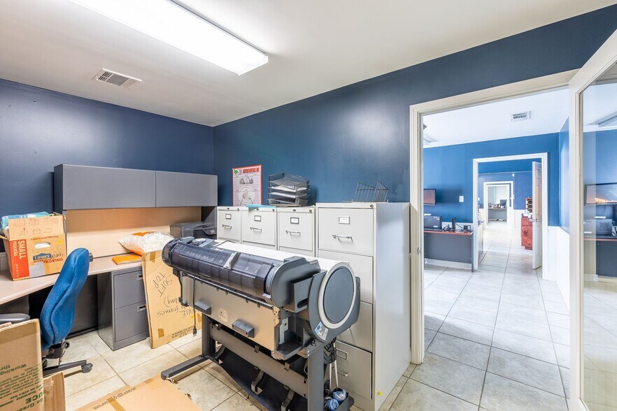 More Photos Of 101 Menard Rd, Houma Light Manufacturing For Lease