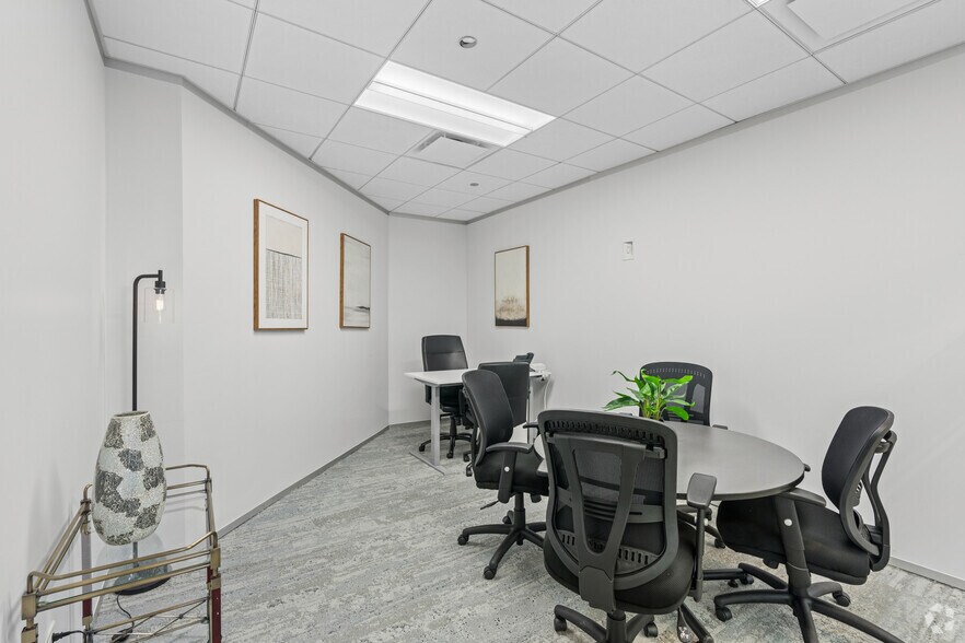 More Photos Of 700 Louisiana St, Houston Coworking Space