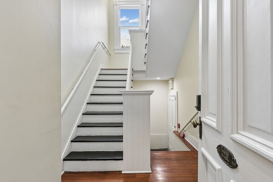 More Photos Of 2727 Saint Charles Ave, New Orleans General Retail For Sale