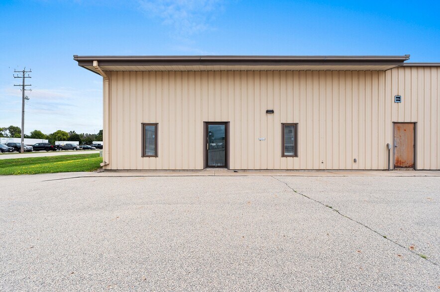 More Photos Of 1373 Kimberly Dr, Neenah Flex For Sale