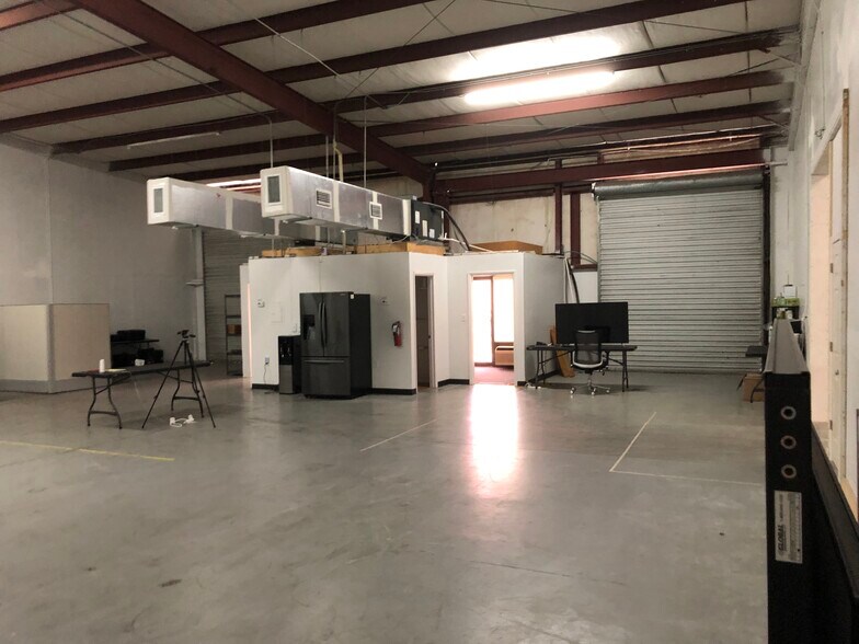 More Photos Of 1335 Bennett Dr, Longwood Warehouse For Lease