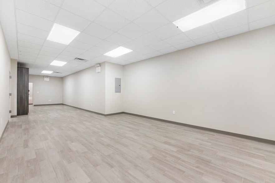 More Photos Of 25 Victory Blvd, Staten Island Office For Lease