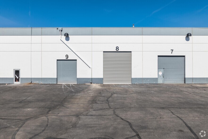 More Photos Of 451 Mirror Ct, Henderson Warehouse For Lease