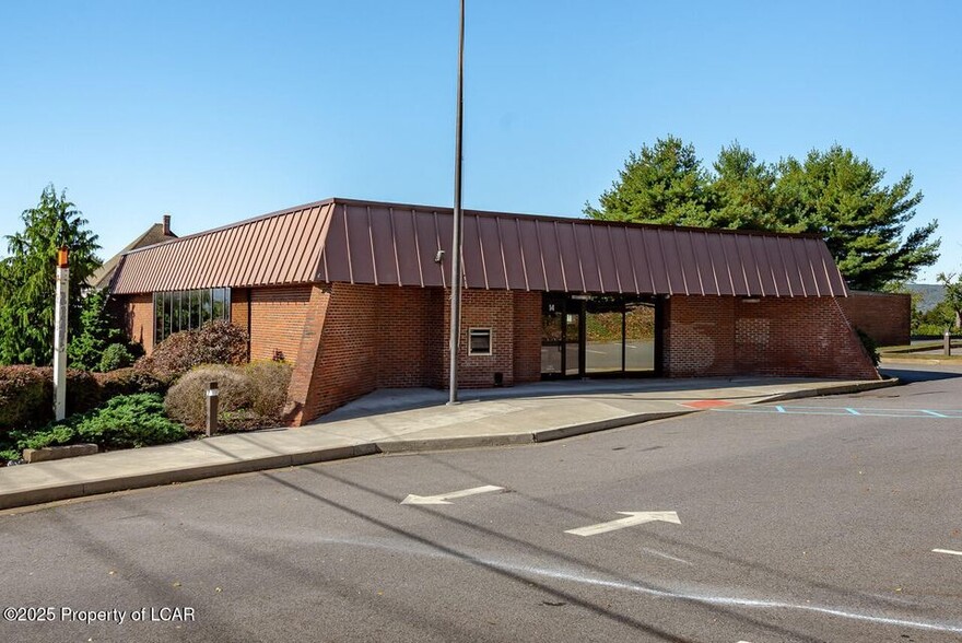 More Photos Of 14 N Main St, Plains Bank For Sale