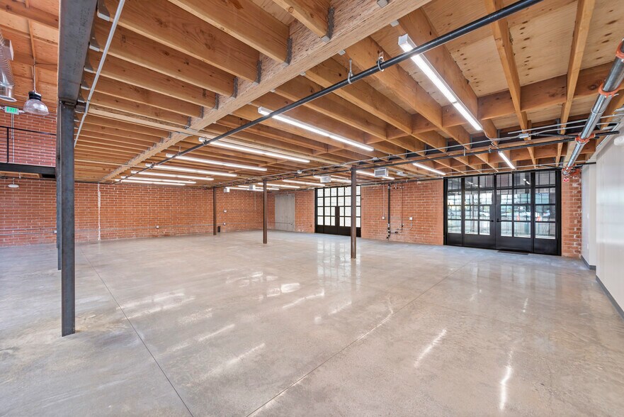 More Photos Of 2216 Federal Ave, Los Angeles Loft Creative Space For Lease