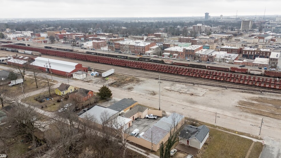 More Photos Of 219 & 303 W Chase st, Springfield Light Distribution For Lease