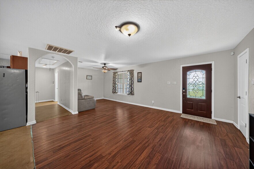 More Photos Of 4044 W FM 476, Poteet Flex For Sale