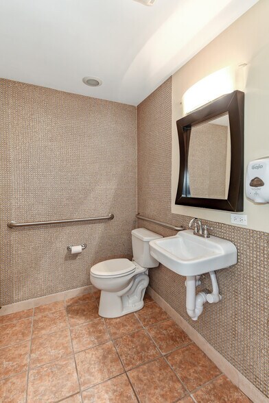 More Photos Of 103 E Ogden Ave, Clarendon Hills Medical For Sale