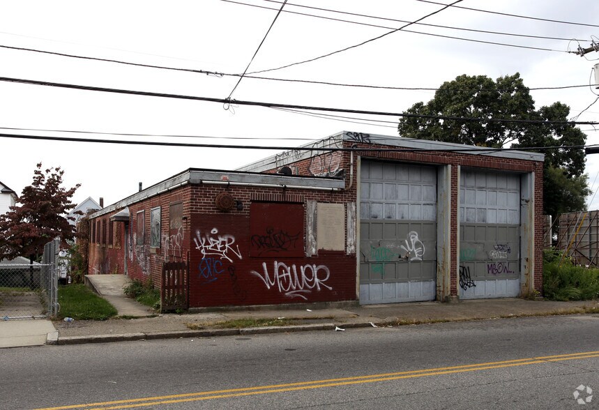 More Photos Of 257 Jewett St, Providence Distribution For Lease