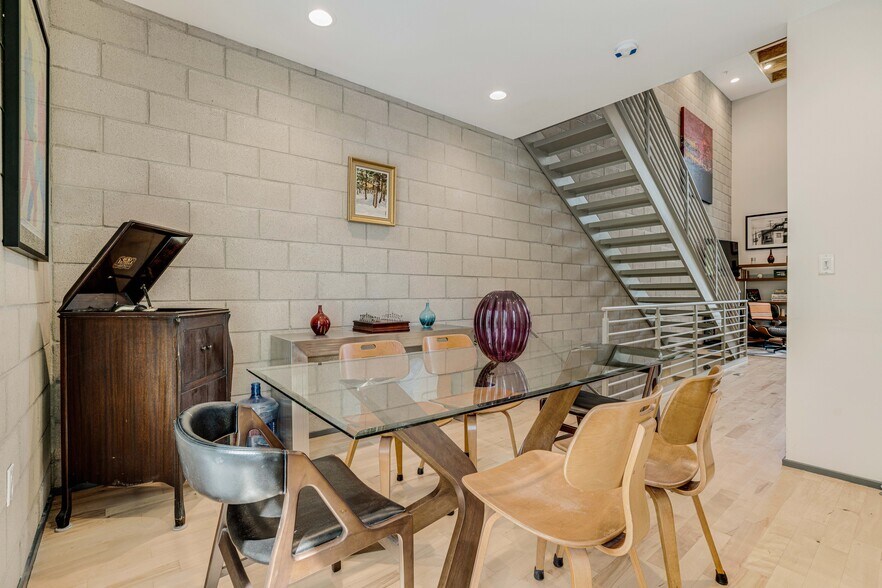 More Photos Of 3450 Cahuenga Blvd W, Los Angeles Office Residential For Lease