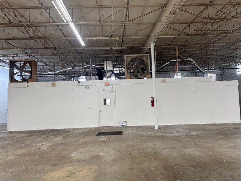 More Photos Of 1612-1646 W 31st Pl, Hialeah Unknown For Lease