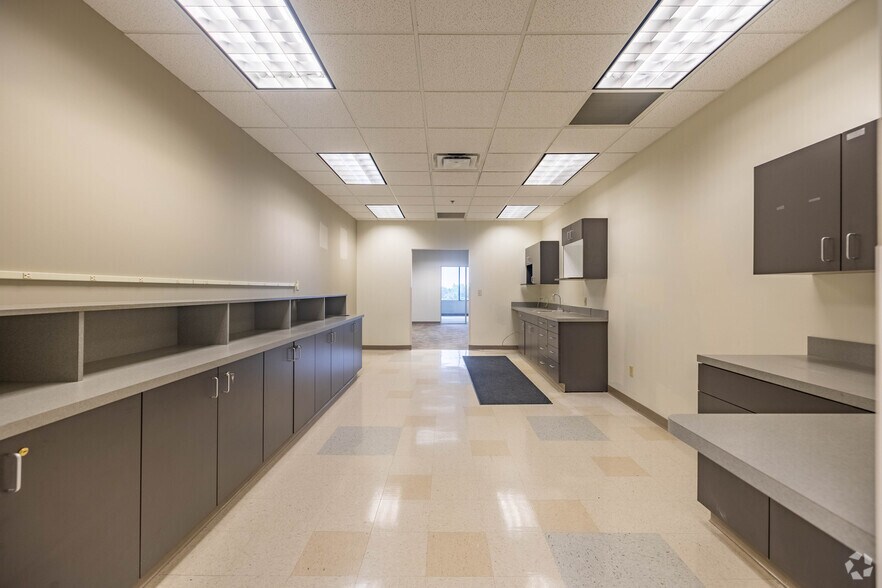 More Photos Of 3900 Olympic Blvd, Erlanger Office For Sale