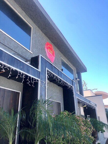 More Photos Of 15372-15374 Dickens St, Sherman Oaks Office Residential For Sale