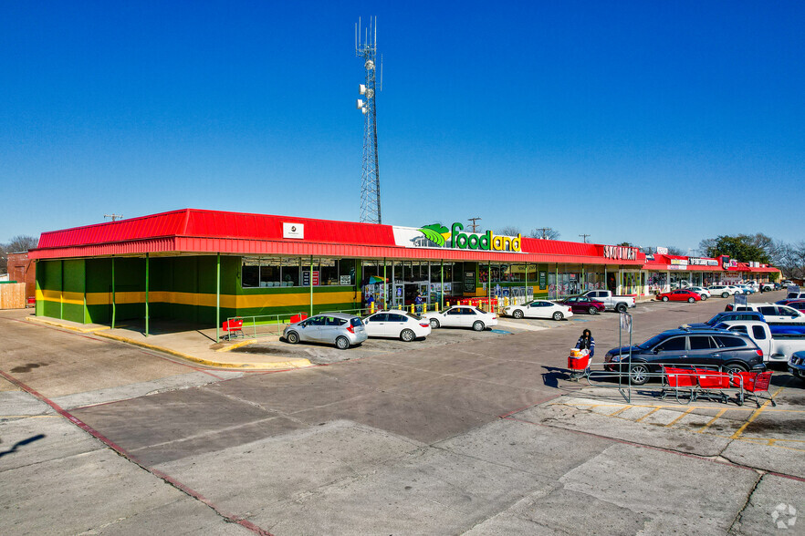 Primary Photo Of 8407-8431 Lake June Rd, Dallas Restaurant For Sale