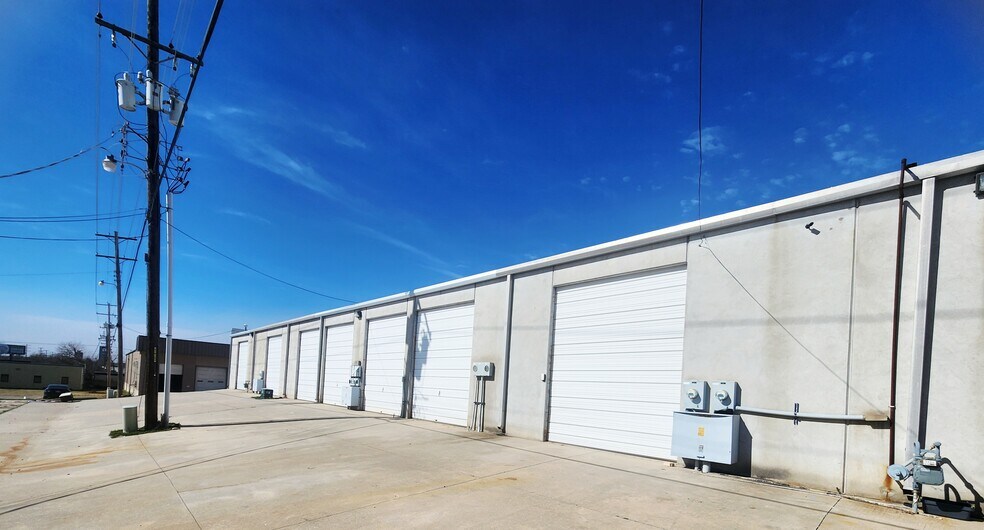 More Photos Of 44 NE 51st St, Oklahoma City Light Distribution For Lease