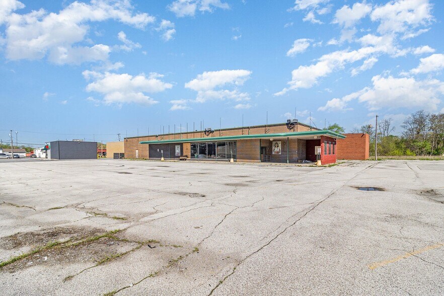 More Photos Of 3232 Central Ave, Lake Station Supermarket For Lease