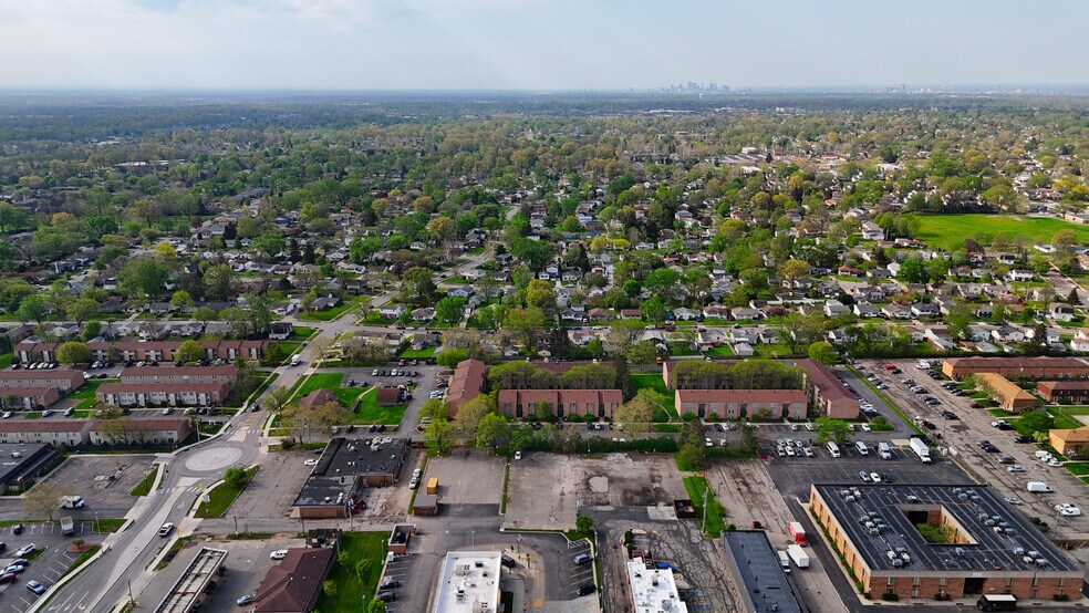 More Photos Of 2050-2090 E Dublin Granville Rd, Columbus General Retail For Lease