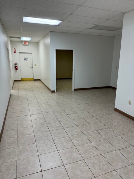 More Photos Of 2140 E Edgewood Dr, Lakeland Medical For Lease