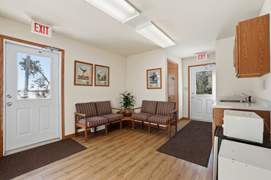 More Photos Of 5500 Prairie Dr, Plover Flex For Sale