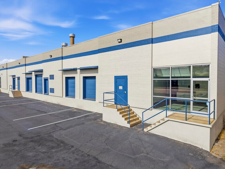 More Photos Of 4555-4585 Kingston St, Denver Warehouse For Sale