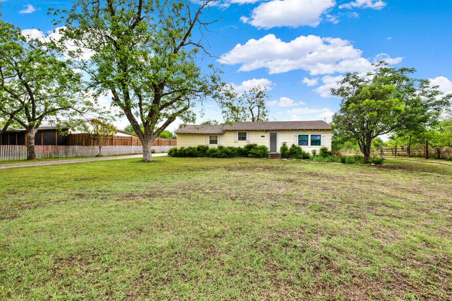 More Photos Of 1959 Gruene Rd, New Braunfels Office For Sale