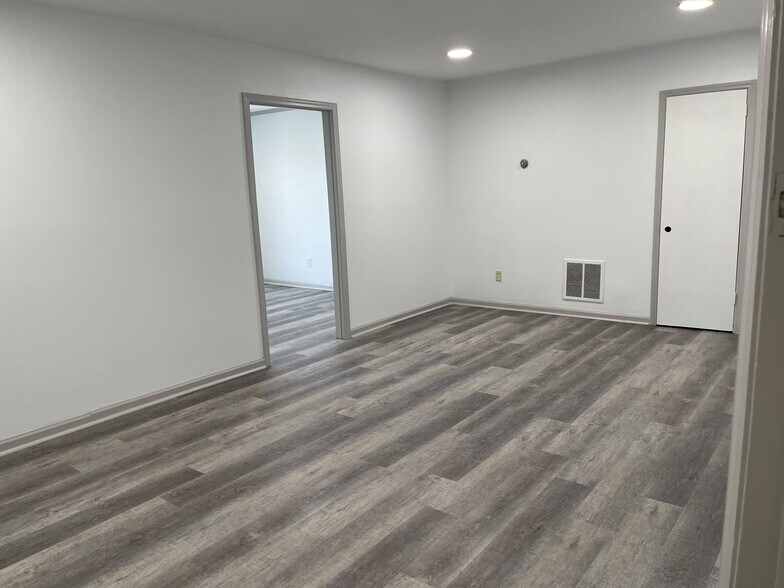 More Photos Of 1009 Keith St NW, Cleveland Office For Lease