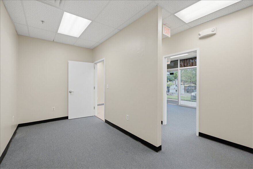 More Photos Of 13880 Braddock Rd, Centreville Medical For Lease