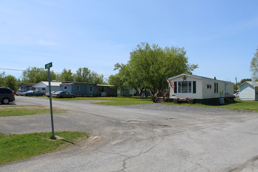 More Photos Of 50 Davis St, Presque Isle Multifamily For Sale