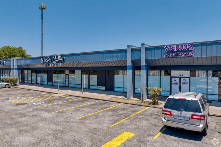 More Photos Of 900 E Braker Ln, Austin Storefront For Lease