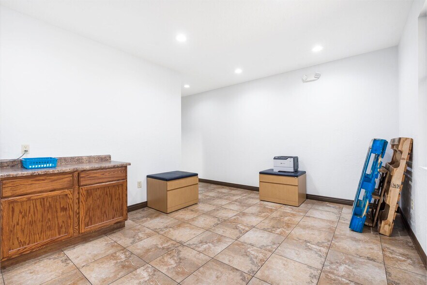 More Photos Of 4136 South Scenic, Springfield Office For Lease