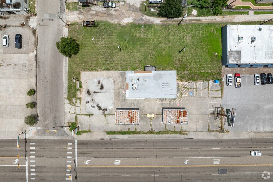 More Photos Of 606 E King Ave, Kingsville Storefront Retail Office For Sale